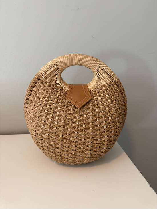 Handbags - Round Woven Straw Tote Bag in Tan